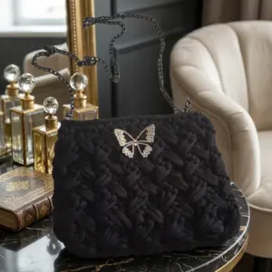 Sac à Main Noir - Broche Papillon