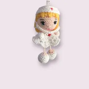Adorable petite infirmière en crochet.