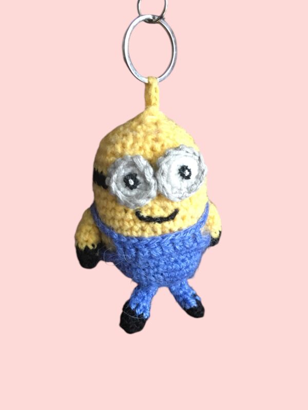 Porte-clé Minion crocheté à la main.