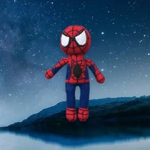Peluche au crochet façon Spider-Man, faite main - MamyLaine