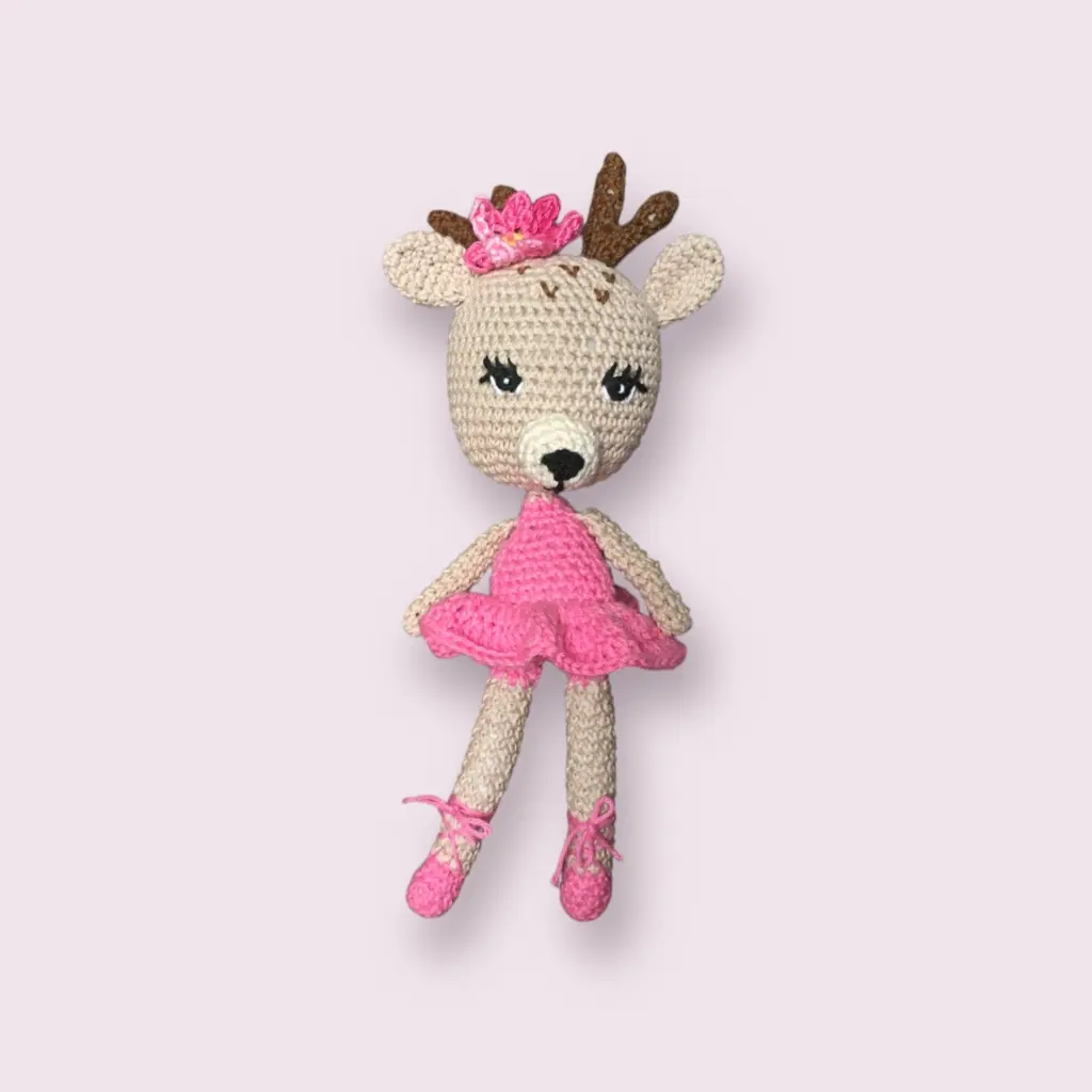 Peluche cerf ballerine au crochet fait main en Bretagne - MamyLaine