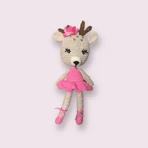 Peluche cerf ballerine au crochet fait main en Bretagne - MamyLaine