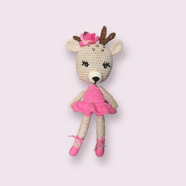 Peluche cerf ballerine au crochet fait main en Bretagne - MamyLaine