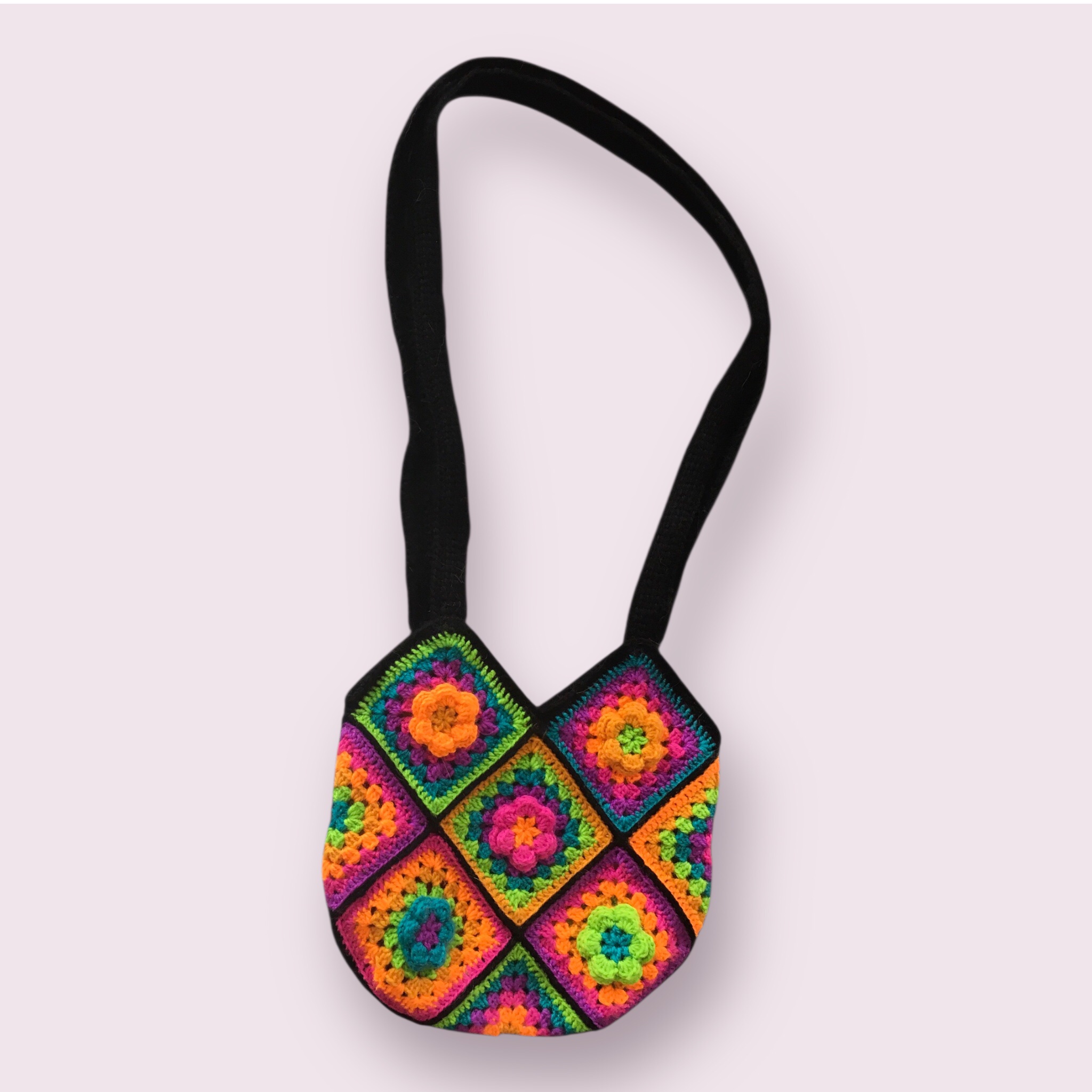 Sac en granny crocheté fait main - MamyLaine 1 Sac en granny crocheté fait main - MamyLaine
