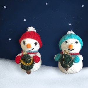 Bonhomme de neige avec son sapin de Noël