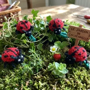 Coccinelle porte-bonheur au crochet en porte-clés, fait main - MamyLaine
