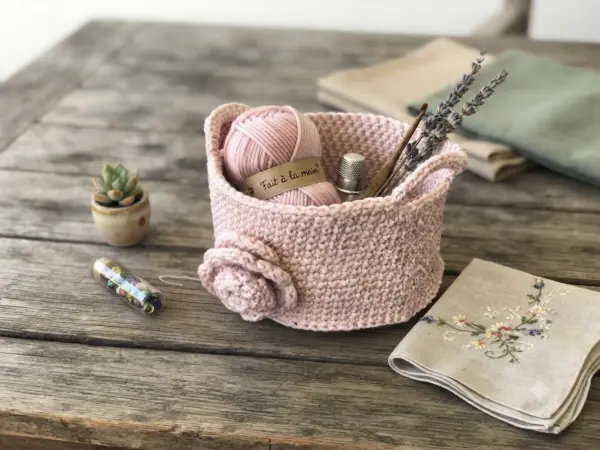 Petit panier rose irisé